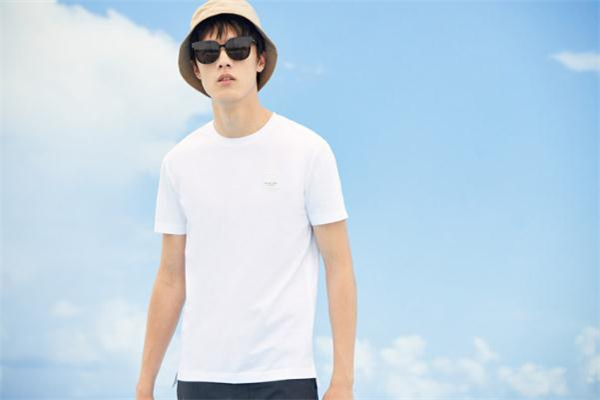 白色短袖配什么帽子好看 白色短袖怎么搭配帽子 白色短袖配什么帽子好看 白色短袖怎么搭配帽子