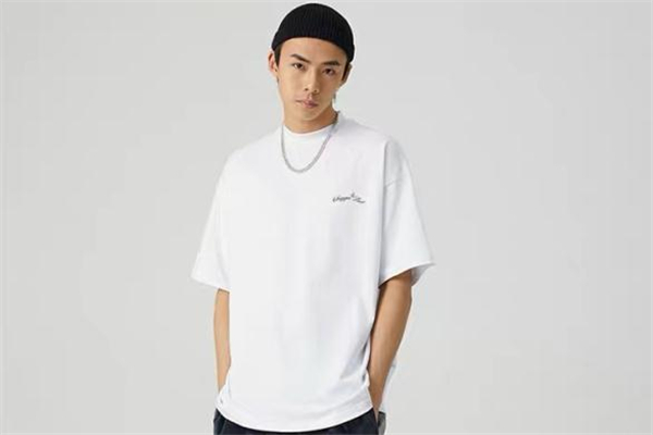 白色短袖配什么帽子好看 白色短袖怎么搭配帽子 白色短袖配什么帽子好看 白色短袖怎么搭配帽子