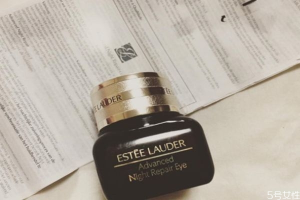 雅詩蘭黛眼霜一瓶可以用多久 雅詩蘭黛眼霜真的管用嗎 雅詩蘭黛眼霜一瓶可以用多久 雅詩蘭黛眼霜真的管用嗎