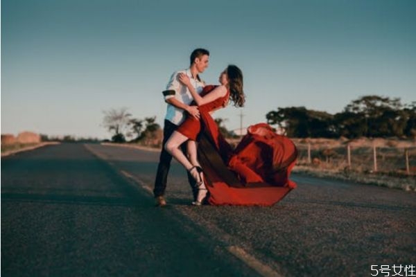 婚姻出現(xiàn)危機(jī)怎么辦 如何度過(guò)婚姻危機(jī) 婚姻出現(xiàn)危機(jī)怎么辦 如何度過(guò)婚姻危機(jī)