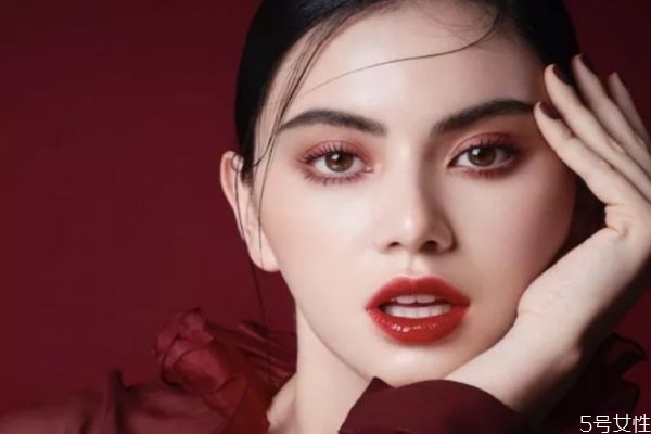 假睫毛可以用洗面奶洗嗎 假睫毛如何清洗 假睫毛可以用洗面奶洗嗎 假睫毛如何清洗