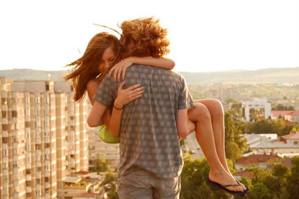 沒有戀愛經(jīng)驗的女生怎樣追男生 沒有戀愛經(jīng)驗的女生追男生的方法 沒有戀愛經(jīng)驗的女生怎樣追男生 沒有戀愛經(jīng)驗的女生追男生的方法