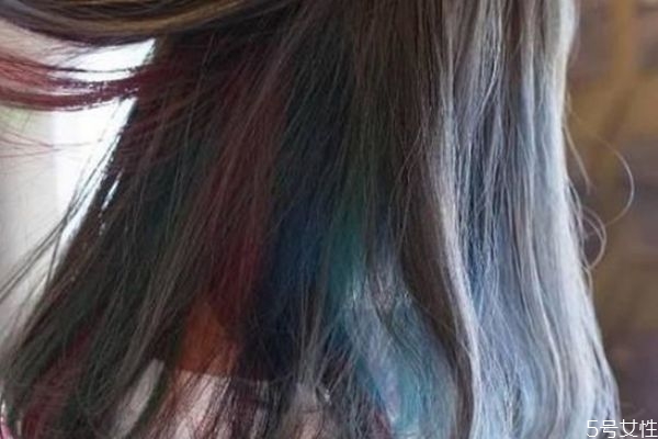 頭發(fā)染黑色會(huì)掉色嗎 染黑色頭發(fā)多久可以染別的顏色 頭發(fā)染黑色會(huì)掉色嗎 染黑色頭發(fā)多久可以染別的顏色