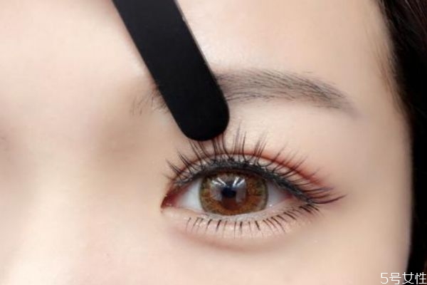 貼假睫毛好看還是不貼好看 假睫毛有必要貼嗎 貼假睫毛好看還是不貼好看 假睫毛有必要貼嗎