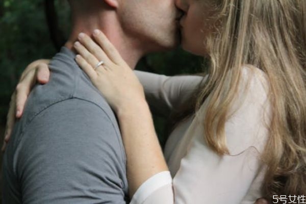 如何挽回老婆的心絕招 挽留老婆不離婚的話語 如何挽回老婆的心絕招 挽留老婆不離婚的話語