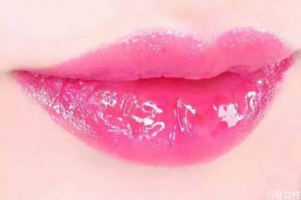 唇彩的保質(zhì)期是多久 唇蜜和唇彩有什么區(qū)別 唇彩的保質(zhì)期是多久 唇蜜和唇彩有什么區(qū)別