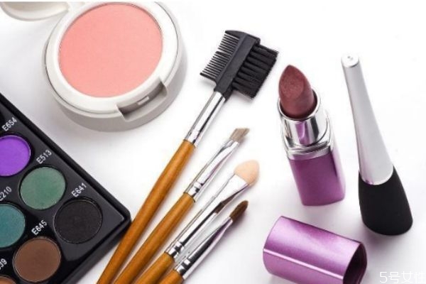 眼影為什么會(huì)結(jié)塊 眼影結(jié)塊怎么辦 眼影為什么會(huì)結(jié)塊 眼影結(jié)塊怎么辦