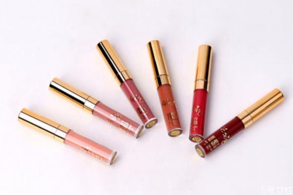 唇膏和唇彩哪個(gè)持久 唇膏和唇彩有什么區(qū)別 唇膏和唇彩哪個(gè)持久 唇膏和唇彩有什么區(qū)別