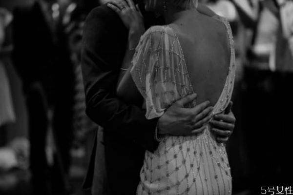 和老公冷戰(zhàn)后如何化解 聰明女人化解冷戰(zhàn) 和老公冷戰(zhàn)后如何化解 聰明女人化解冷戰(zhàn)