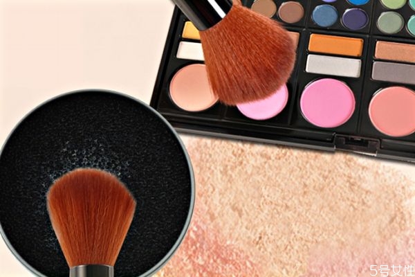 化妝刷清潔海綿盒怎么用 化妝刷清潔海綿使用方法 化妝刷清潔海綿盒怎么用 化妝刷清潔海綿使用方法