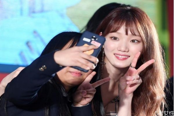 化妝傷皮膚還是不化妝傷皮膚 天天素顏對皮膚好嗎 化妝傷皮膚還是不化妝傷皮膚 天天素顏對皮膚好嗎