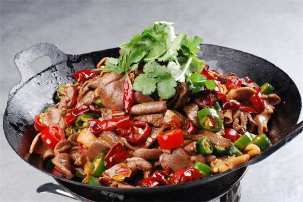 干鍋雞雜的做法 干鍋雞雜用什么配菜比較好 干鍋雞雜的做法 干鍋雞雜用什么配菜比較好