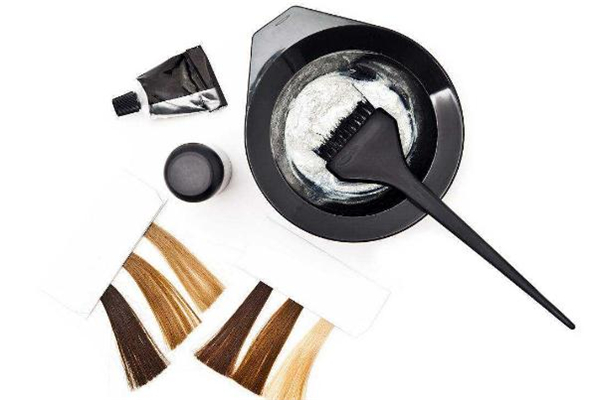 前一天洗了頭可以染頭發(fā)嗎 染頭前一天洗頭發(fā)了怎么辦 前一天洗了頭可以染頭發(fā)嗎 染頭前一天洗頭發(fā)了怎么辦