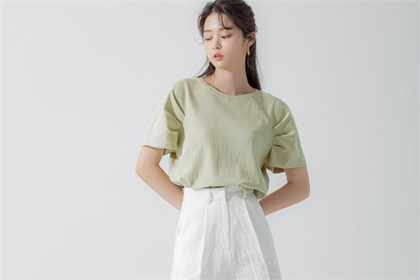 草莓型身材可以穿泡泡袖嗎 草莓型身材適合穿什么 草莓型身材可以穿泡泡袖嗎 草莓型身材適合穿什么