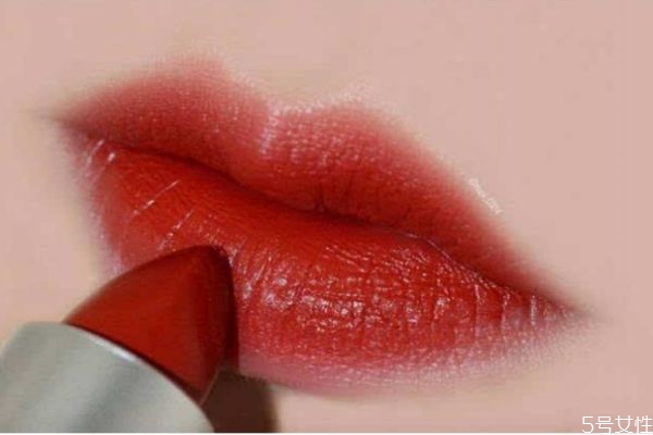 可以用口紅當(dāng)腮紅嗎 口紅當(dāng)腮紅會(huì)長(zhǎng)斑嗎 可以用口紅當(dāng)腮紅嗎 口紅當(dāng)腮紅會(huì)長(zhǎng)斑嗎