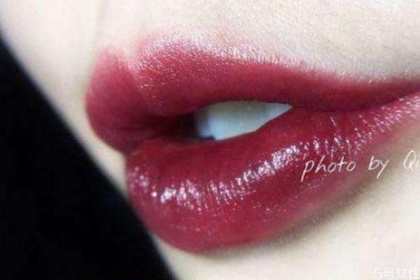 唇釉為什么要倒著放 唇釉倒著保存好嗎 唇釉為什么要倒著放 唇釉倒著保存好嗎