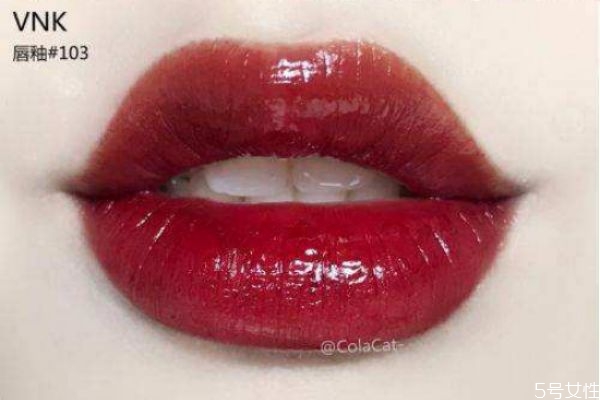 唇釉和口紅哪個危害大 唇釉相比于口紅有什么優(yōu)勢 唇釉和口紅哪個危害大 唇釉相比于口紅有什么優(yōu)勢