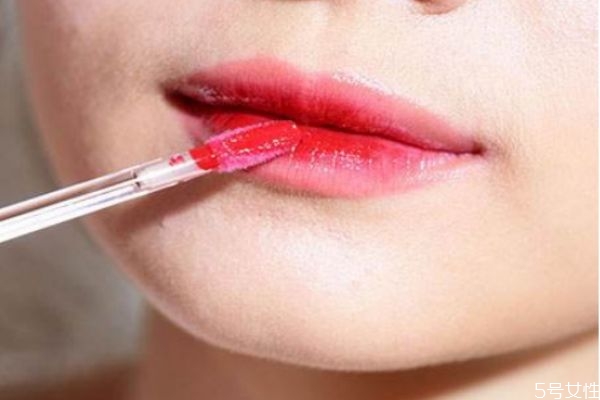 唇釉為什么要倒著放 唇釉倒著保存好嗎 唇釉為什么要倒著放 唇釉倒著保存好嗎