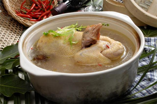 童子雞是幾個(gè)月的雞 童子雞可以煲湯嗎 童子雞是幾個(gè)月的雞 童子雞可以煲湯嗎