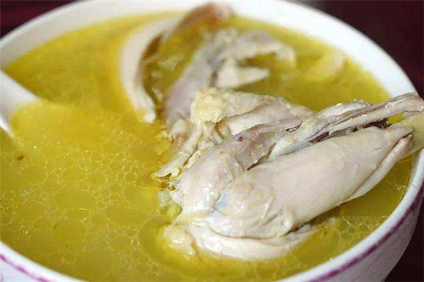 童子雞是幾個(gè)月的雞 童子雞可以煲湯嗎 童子雞是幾個(gè)月的雞 童子雞可以煲湯嗎