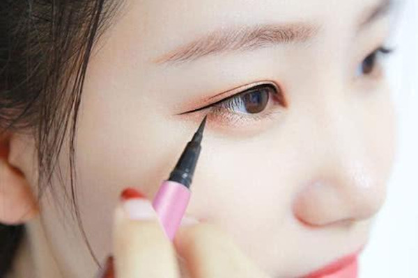 壓雙眼皮能保持多久 壓雙眼皮是永久性的嗎 壓雙眼皮能保持多久 壓雙眼皮是永久性的嗎