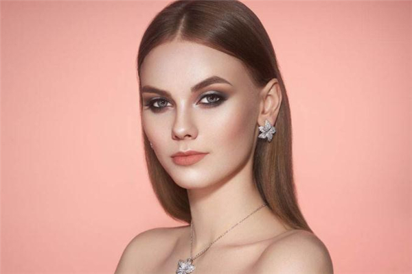 頭發(fā)軟化后還會(huì)蓬松嗎 頭發(fā)軟化之后不蓬松了怎么辦 頭發(fā)軟化后還會(huì)蓬松嗎 頭發(fā)軟化之后不蓬松了怎么辦