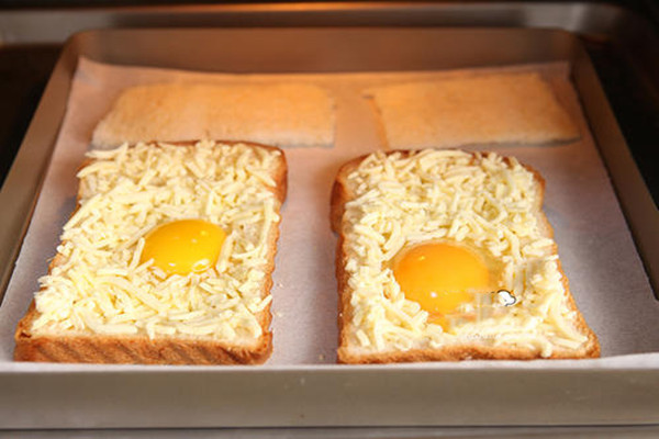 烤吐司怎么做好吃 烤土司需要蓋蓋子嗎 烤吐司怎么做好吃 烤土司需要蓋蓋子嗎