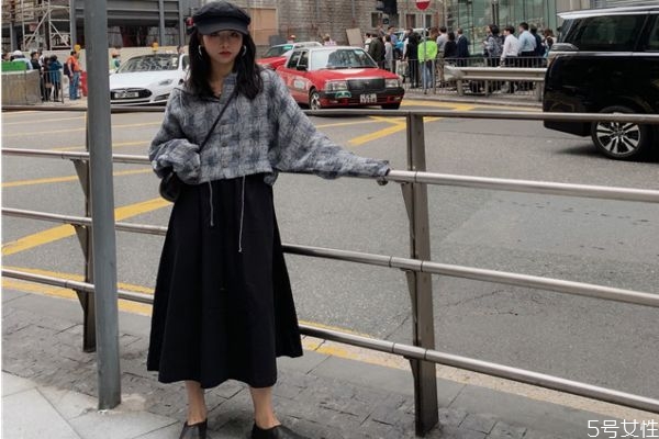 平頂帽怎么戴顯臉小 平頂帽怎樣戴才好看 平頂帽怎么戴顯臉小 平頂帽怎樣戴才好看