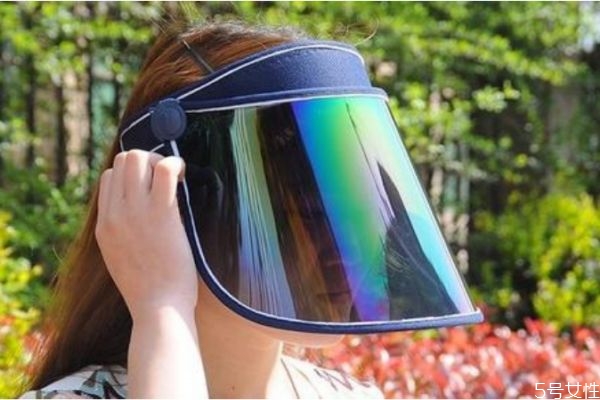 夏天什么顏色帽子最防曬 夏天戴遮陽帽要注意什么 夏天什么顏色帽子最防曬 夏天戴遮陽帽要注意什么
