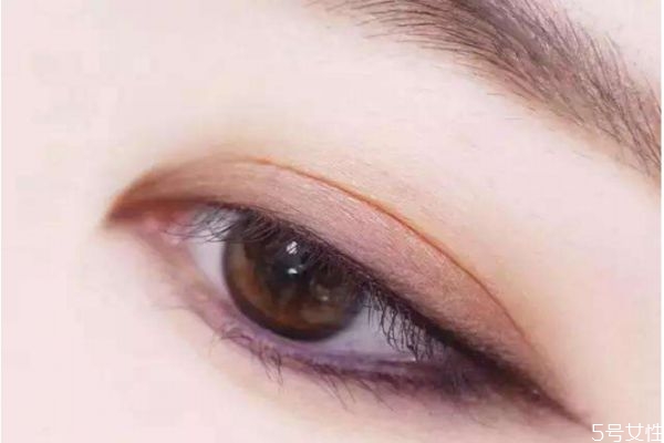 眼影能當(dāng)眼線用嗎 眼影畫眼線的方法 眼影能當(dāng)眼線用嗎 眼影畫眼線的方法