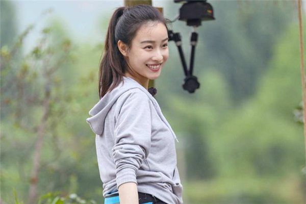 發(fā)際線高適合扎馬尾嗎 發(fā)際線高怎么扎馬尾 發(fā)際線高適合扎馬尾嗎 發(fā)際線高怎么扎馬尾