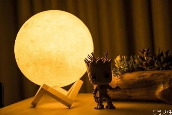 男人輕浮的表現(xiàn)有哪些 輕浮男人的特征 男人輕浮的表現(xiàn)有哪些 輕浮男人的特征