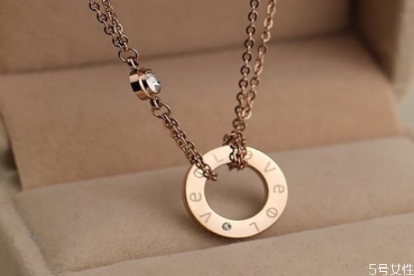 卡地亞項(xiàng)鏈?zhǔn)鞘裁唇?卡地亞為什么只有18k金 卡地亞項(xiàng)鏈?zhǔn)鞘裁唇?卡地亞為什么只有18k金