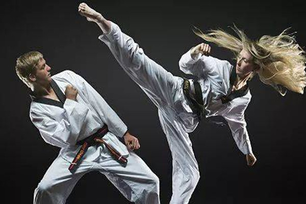 女生練跆拳道的好處 女生練跆拳道能提升氣質(zhì)嗎 女生練跆拳道的好處 女生練跆拳道能提升氣質(zhì)嗎