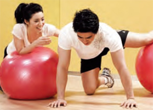 健身球運動的注意事項 健身球做在健身球上的作用 健身球運動的注意事項 健身球做在健身球上的作用