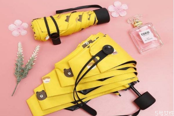 太陽傘的黑膠在里面好還是外面好 黑膠在外和在內(nèi)的區(qū)別 太陽傘的黑膠在里面好還是外面好 黑膠在外和在內(nèi)的區(qū)別