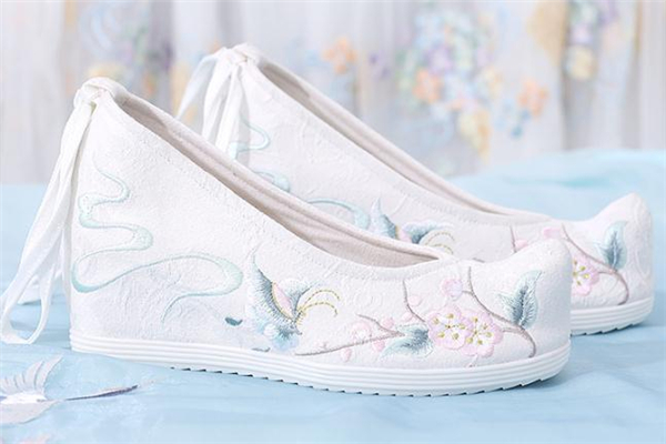 改良漢服配什么鞋子好看 改良漢服可以配帆布鞋嗎 改良漢服配什么鞋子好看 改良漢服可以配帆布鞋嗎