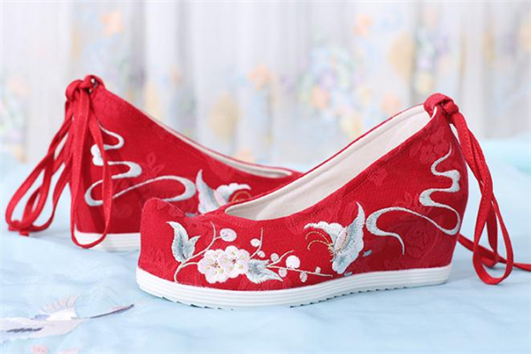 改良漢服配什么鞋子好看 改良漢服可以配帆布鞋嗎 改良漢服配什么鞋子好看 改良漢服可以配帆布鞋嗎