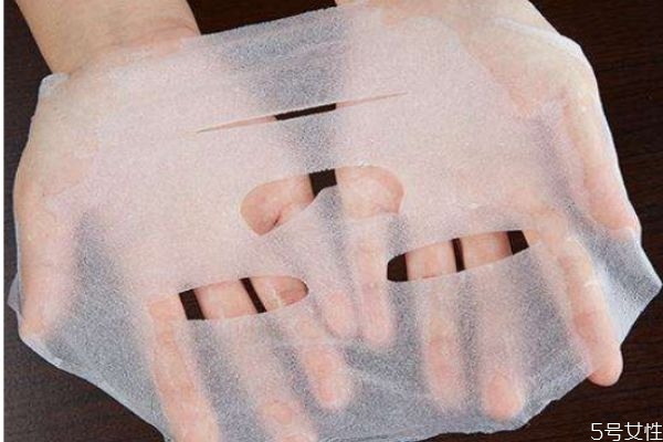 精華能代替面膜嗎 面膜和精華液有什么區(qū)別 精華能代替面膜嗎 面膜和精華液有什么區(qū)別