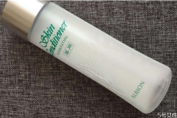 油性皮膚的日常護(hù)理 護(hù)理油性皮膚的最佳方法 油性皮膚的日常護(hù)理 護(hù)理油性皮膚的最佳方法