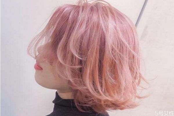 漂色對(duì)頭發(fā)有什么危害 漂發(fā)和染發(fā)哪個(gè)傷害大 漂色對(duì)頭發(fā)有什么危害 漂發(fā)和染發(fā)哪個(gè)傷害大