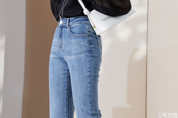 牛仔褲買的太小了怎么辦 讓牛仔褲變大的方法 牛仔褲買的太小了怎么辦 讓牛仔褲變大的方法