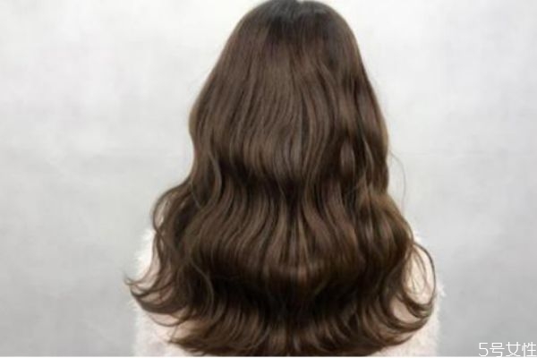 燙發(fā)后可以扎頭發(fā)嗎 燙發(fā)后多久可以扎頭發(fā) 燙發(fā)后可以扎頭發(fā)嗎 燙發(fā)后多久可以扎頭發(fā)