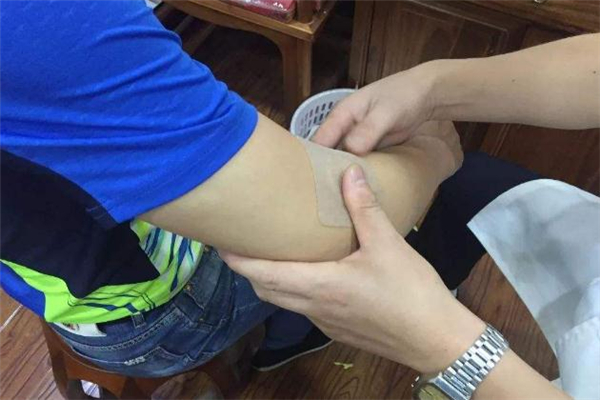 三伏貼一年四季都能貼嗎 三伏貼為什么貼了感覺涼 三伏貼一年四季都能貼嗎 三伏貼為什么貼了感覺涼