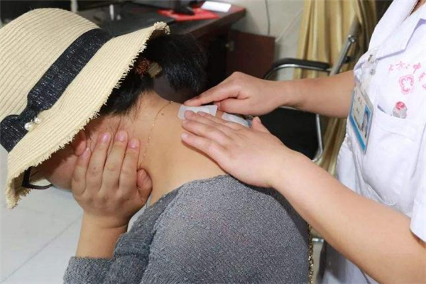 三伏貼一次貼幾張 貼三伏貼要忌口多長時(shí)間 三伏貼一次貼幾張 貼三伏貼要忌口多長時(shí)間