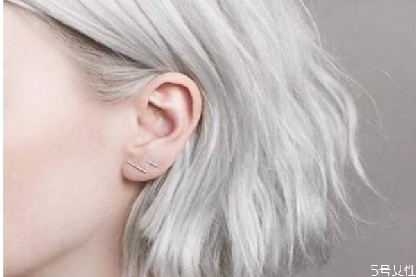 先焗油還是先染發(fā) 焗油和染發(fā)一樣嗎 先焗油還是先染發(fā) 焗油和染發(fā)一樣嗎