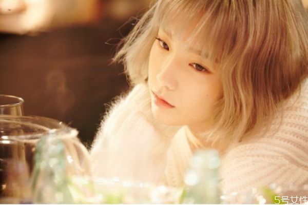 染發(fā)膏與泡泡染發(fā)劑哪個(gè)好 泡沫染發(fā)劑和染發(fā)膏區(qū)別 染發(fā)膏與泡泡染發(fā)劑哪個(gè)好 泡沫染發(fā)劑和染發(fā)膏區(qū)別