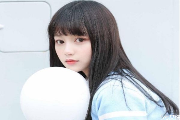 娃娃臉適合齊劉海嗎 娃娃臉留什么劉海好看 娃娃臉適合齊劉海嗎 娃娃臉留什么劉海好看