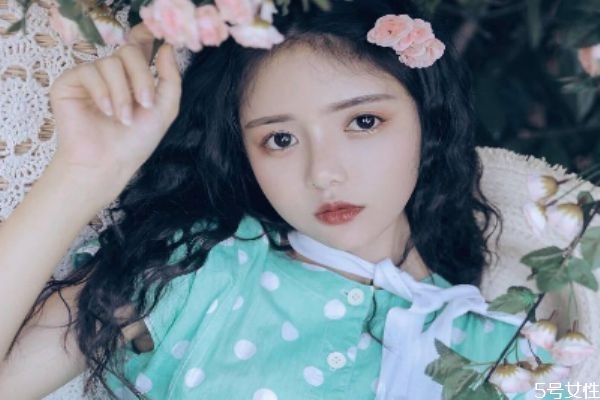 娃娃臉適合齊劉海嗎 娃娃臉留什么劉海好看 娃娃臉適合齊劉海嗎 娃娃臉留什么劉海好看