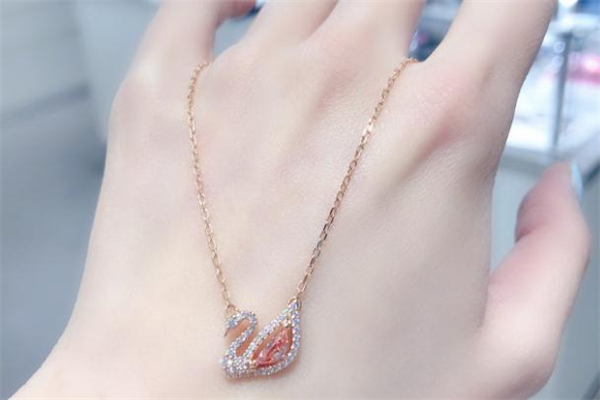 施華洛世奇粉天鵝真假辨別 施華洛世奇粉天鵝好看嗎 施華洛世奇粉天鵝真假辨別 施華洛世奇粉天鵝好看嗎